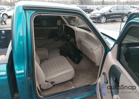 1994 Ford Ranger z USA, uszkodzony, nr VIN 1FTCR10A7RUA06398